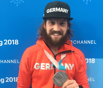 Eishockey Spieler Beratung Agentur Berater Michael Buehler Sana Hassan