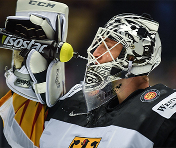 Eishockey Spieler Beratung Agentur Berater Michael Buehler Sana Hassan